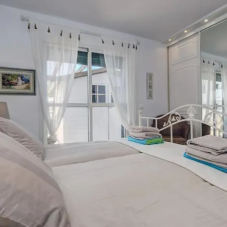 Spacious Penthouse With Spectacular Sea Views! アパート *
