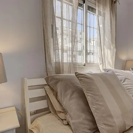 アパート Spacious Penthouse With Spectacular Sea Views! ベナルマデナ
