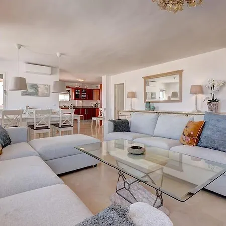 アパート Spacious Penthouse With Spectacular Sea Views! *