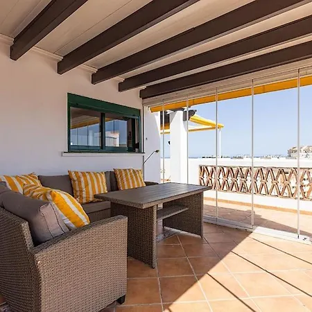 アパート Spacious Penthouse With Spectacular Sea Views! ベナルマデナ