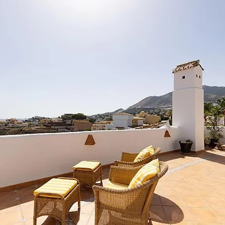 Spacious Penthouse With Spectacular Sea Views! *