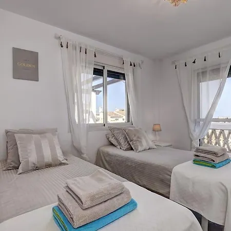 アパート Spacious Penthouse With Spectacular Sea Views! ベナルマデナ